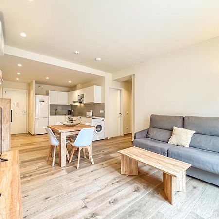 Besalú 11 Moderno apartamento con AC en la plaza Exterior foto
