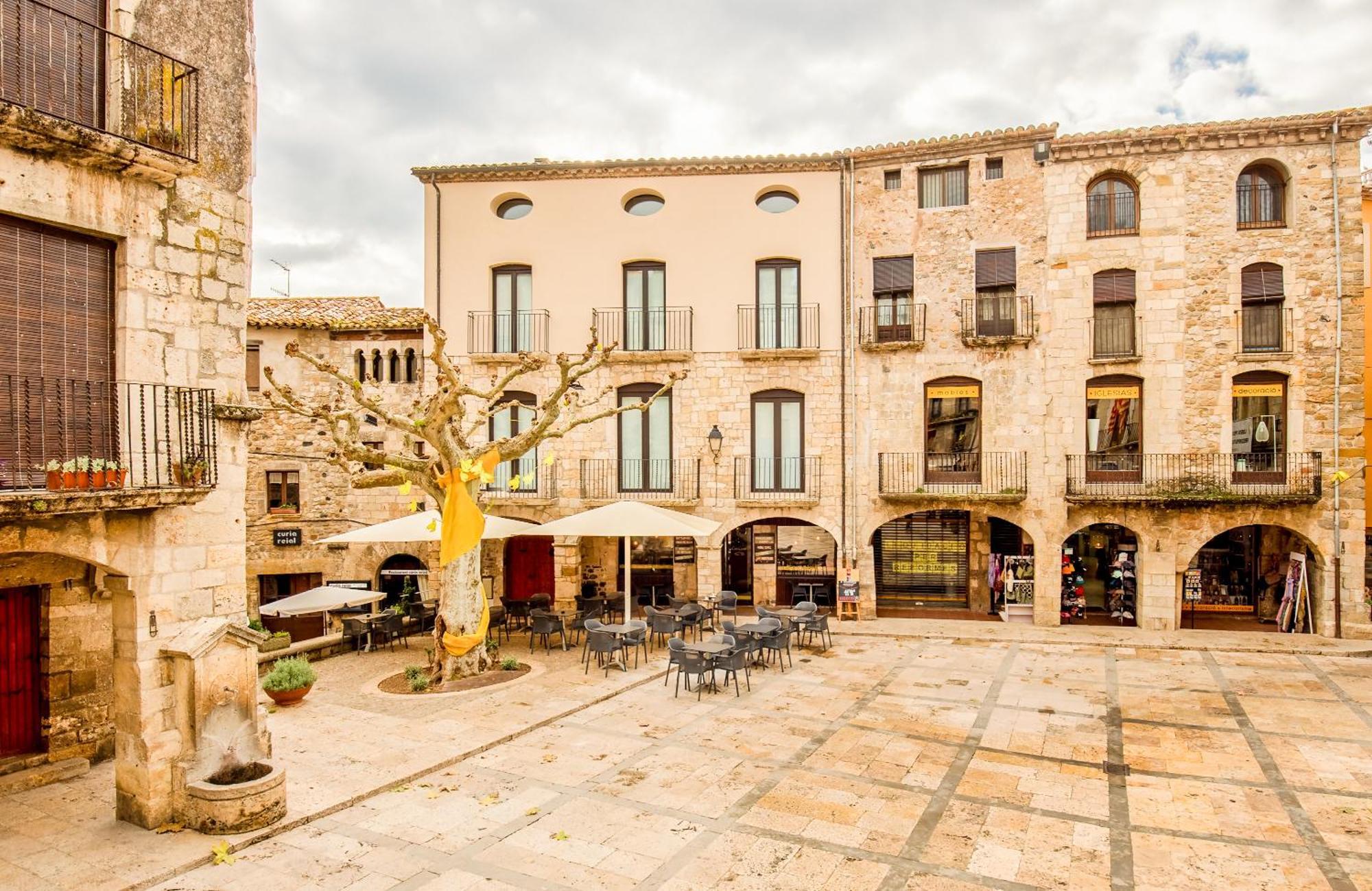 Besalú 11 Moderno apartamento con AC en la plaza Exterior foto