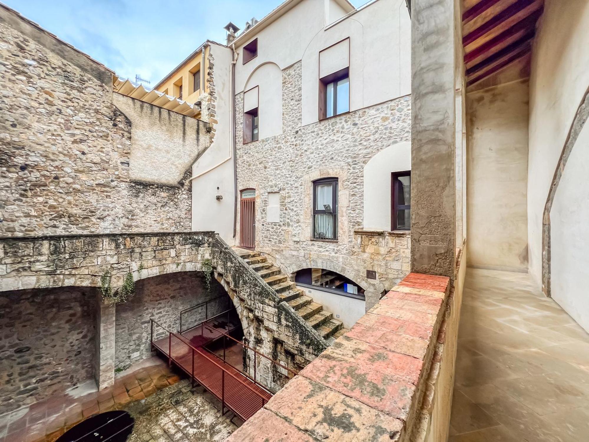 Besalú 11 Moderno apartamento con AC en la plaza Exterior foto