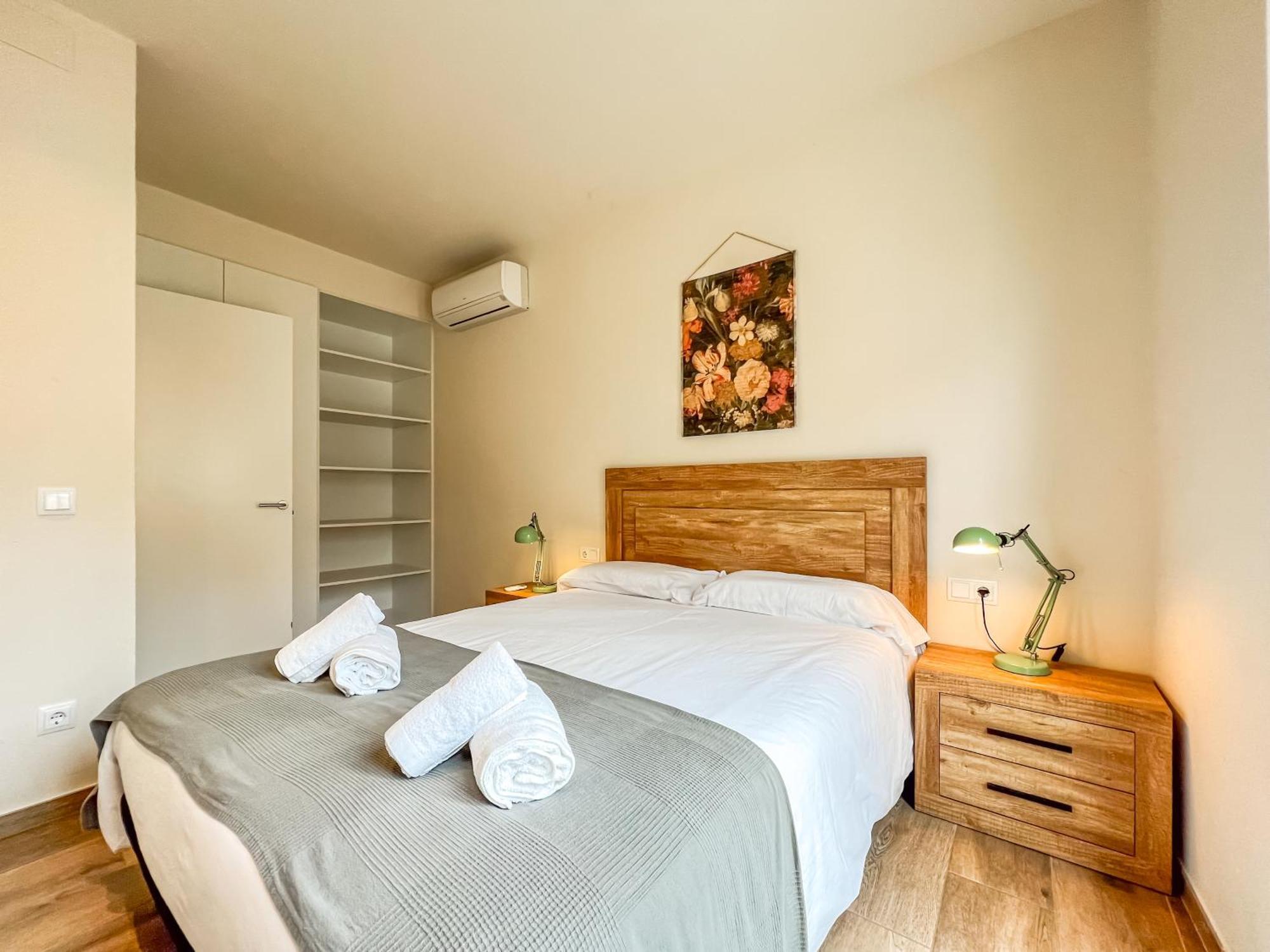Besalú 11 Moderno apartamento con AC en la plaza Exterior foto