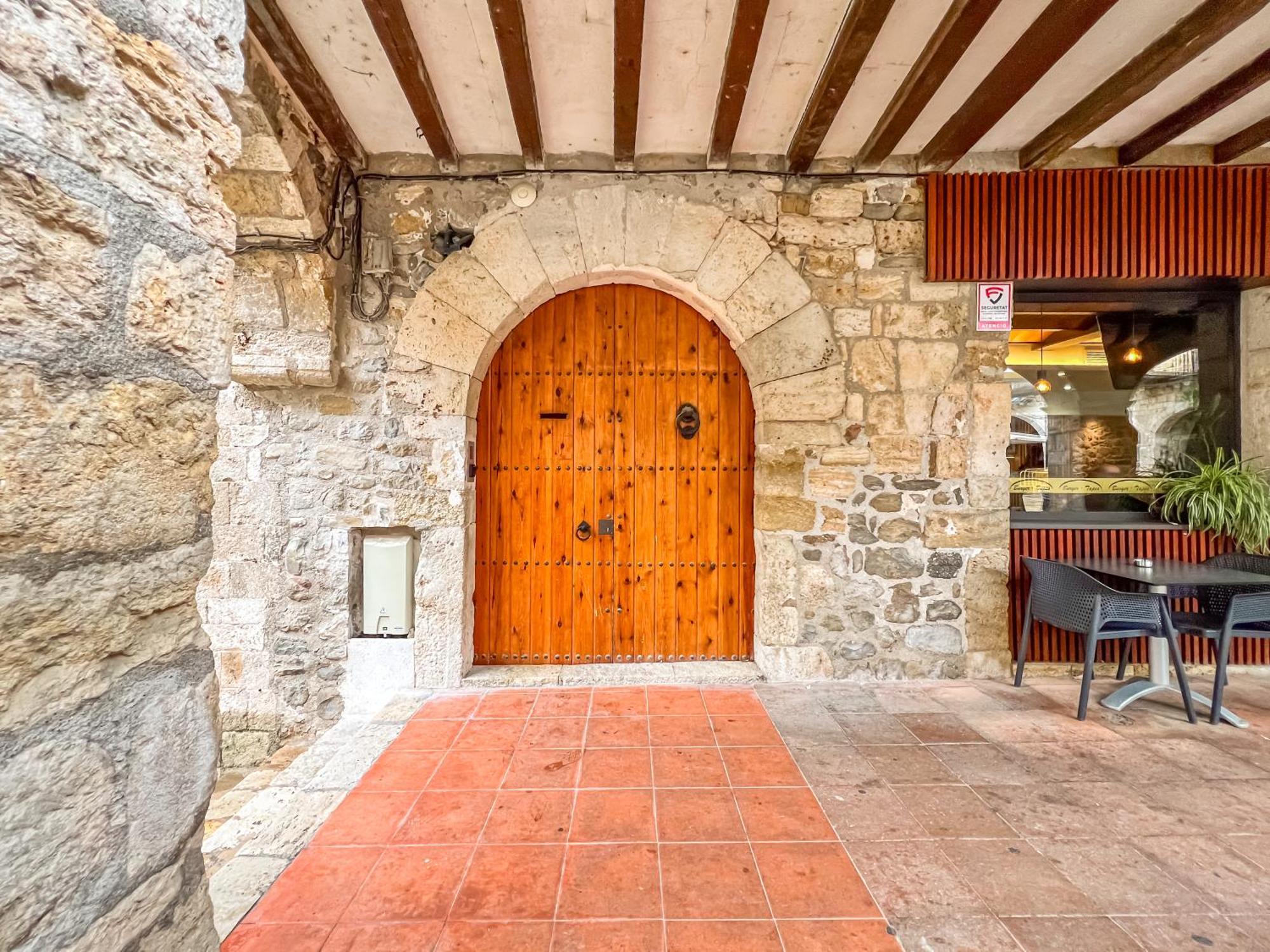 Besalú 11 Moderno apartamento con AC en la plaza Exterior foto