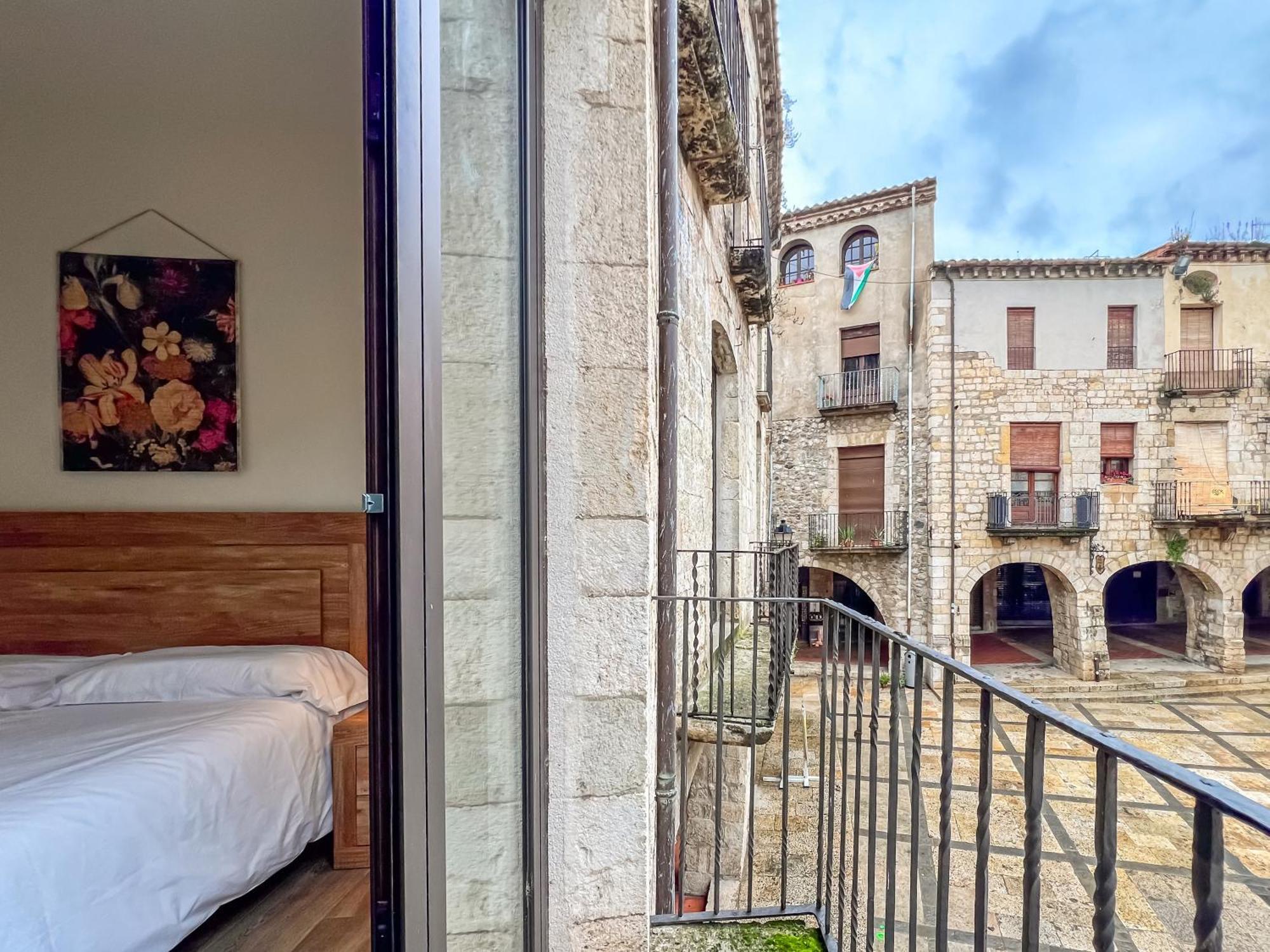 Besalú 11 Moderno apartamento con AC en la plaza Exterior foto