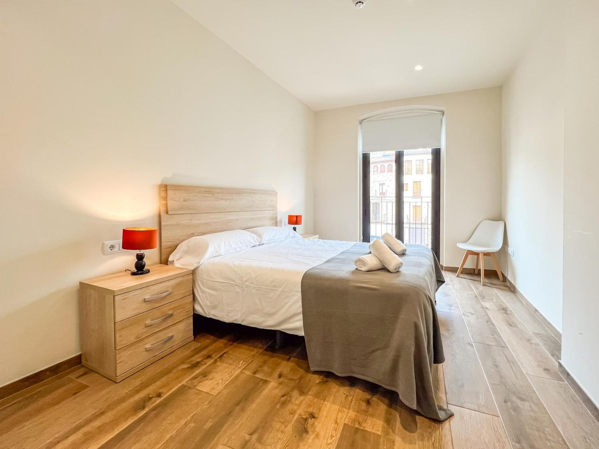 Besalú 11 Moderno apartamento con AC en la plaza Exterior foto