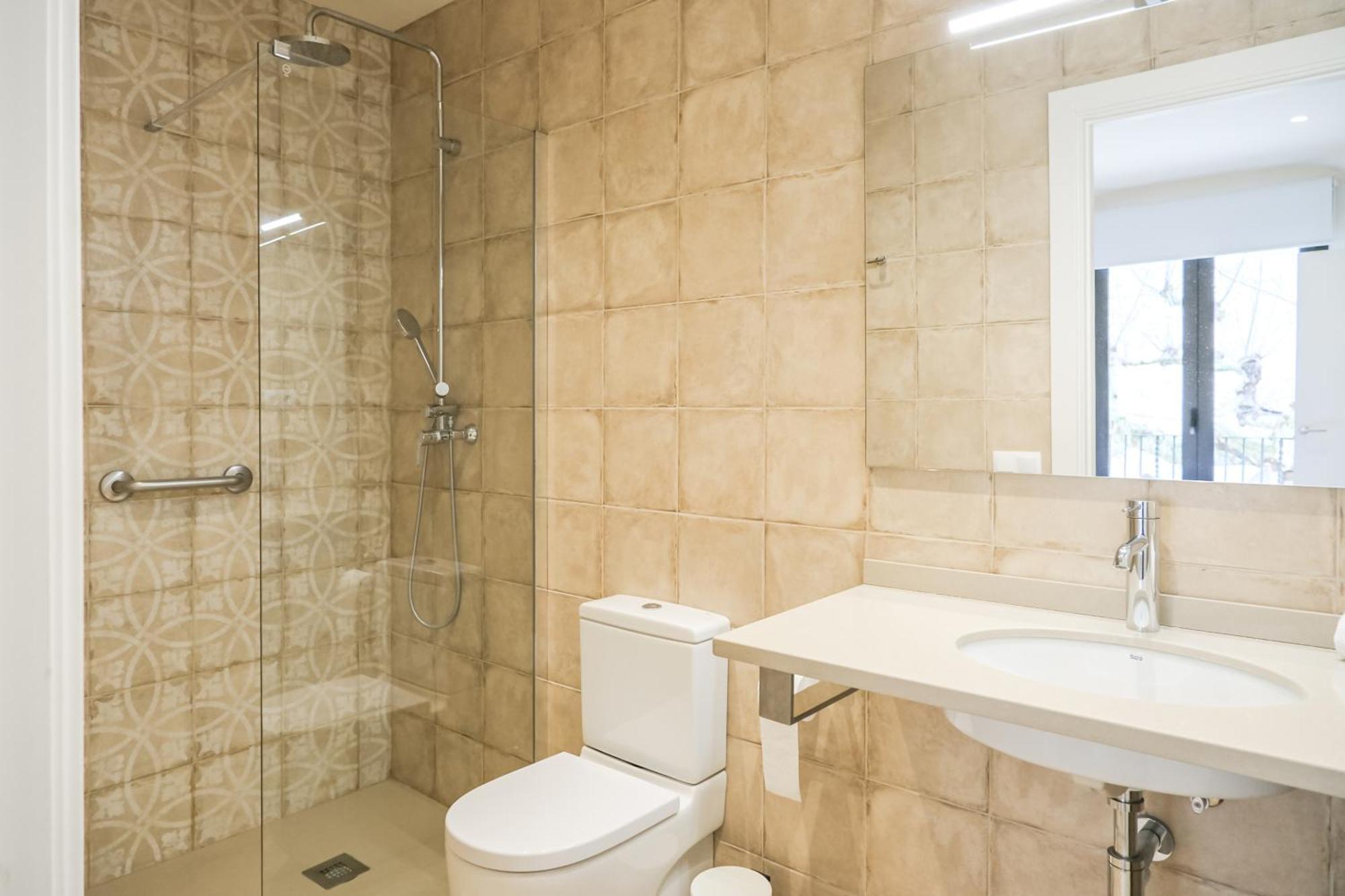 Besalú 11 Moderno apartamento con AC en la plaza Exterior foto