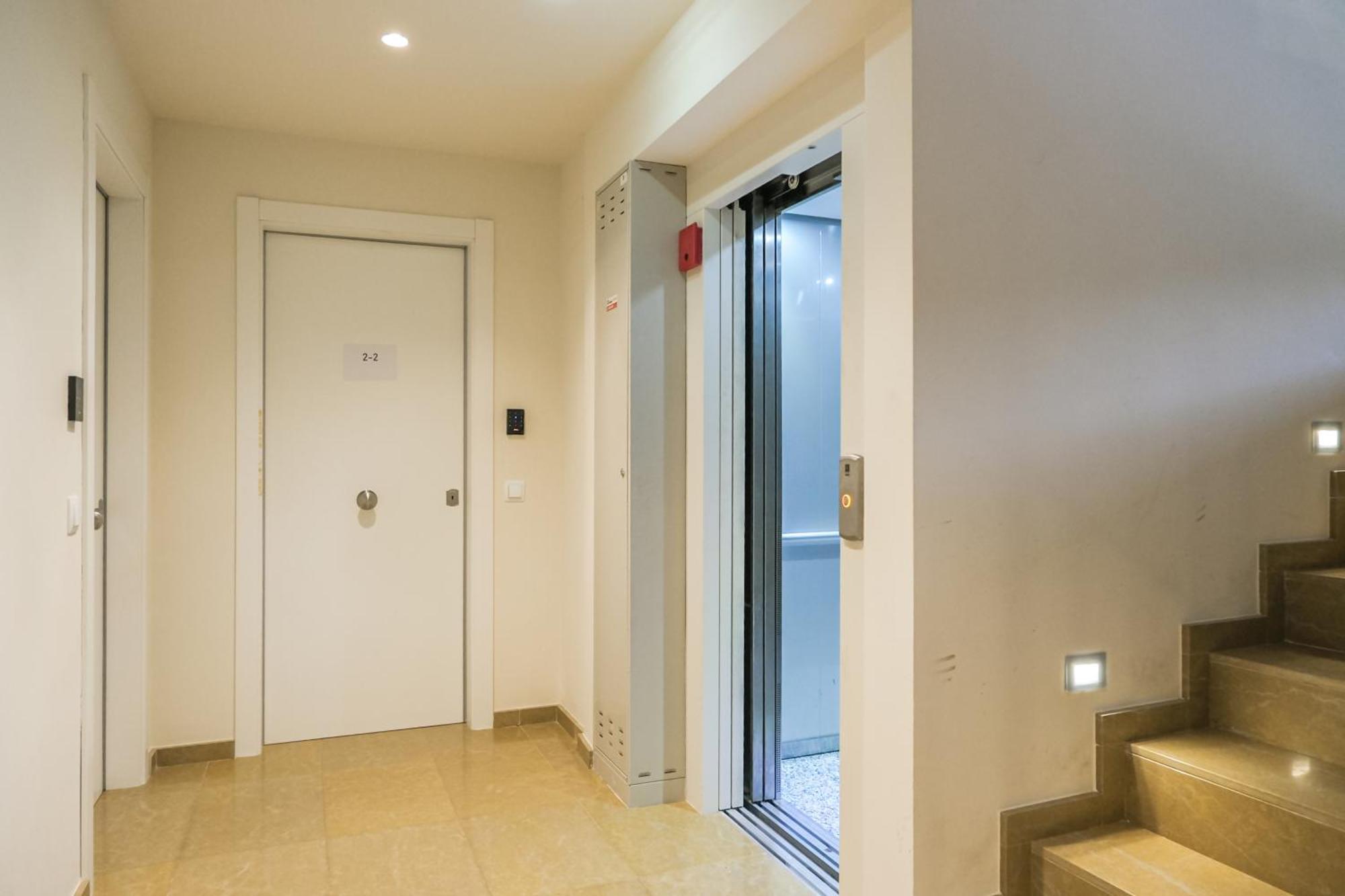Besalú 11 Moderno apartamento con AC en la plaza Exterior foto