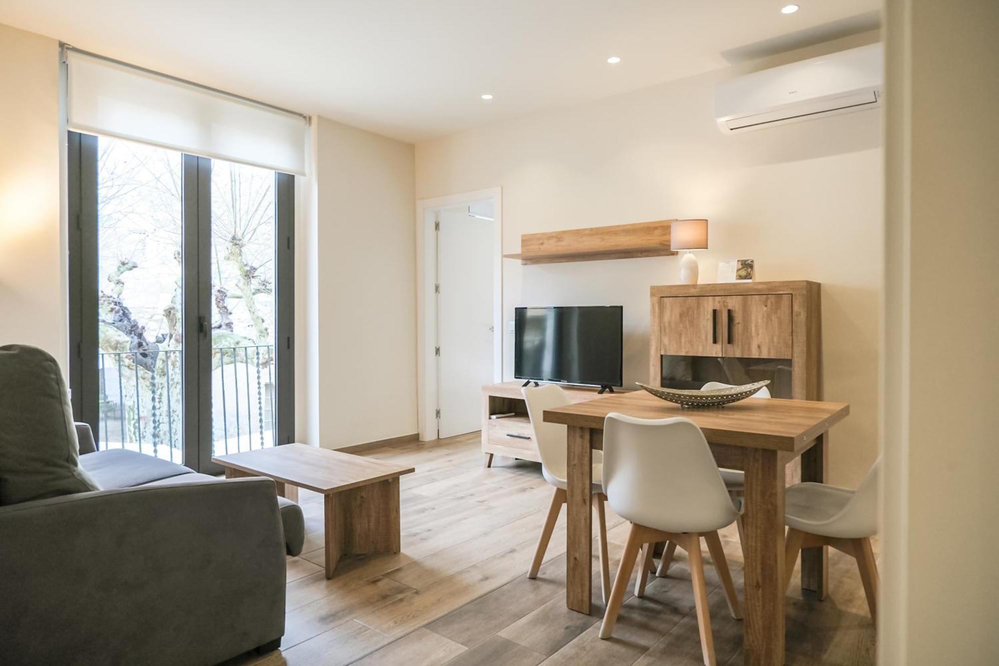 Besalú 11 Moderno apartamento con AC en la plaza Exterior foto